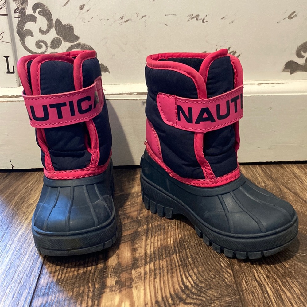 Sz 7 toddler Girls Nautica snow boots. Pink and navy